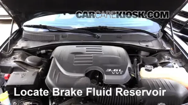 2015 Dodge Charger SE 3.6L V6 FlexFuel Liquide de frein Contrôler le niveau de liquide de frein